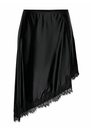 Melnas satīna svārki ar asimetrisku apmali, apakšējā malā rotāti ar ziedu mežģīņu apdari.