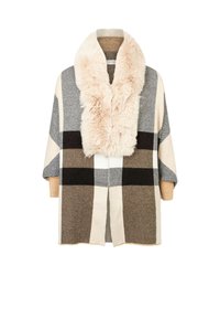 Chal de mezcla de lana con cuello de piel sintética, que presenta un patrón geométrico en tonos de gris, beige y marrón, con mangas sueltas.