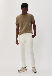 Matinique MAPETE - Slim fit jeans - broken white