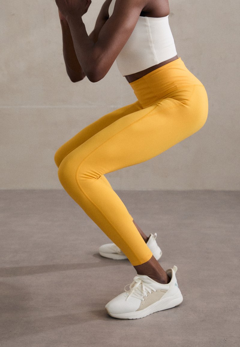 Girlfriend Collective - COMPRESSIVE HIGH RISE - Leggings - golden glow, Agrandir