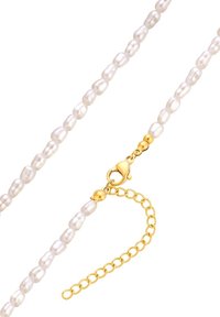 Collar de perlas con perlas blancas irregulares y un broche de langosta en tono dorado. Cuenta con una cadena dorada ajustable para longitud personalizable.