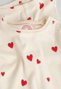 Non sélectionné, ecru hearts