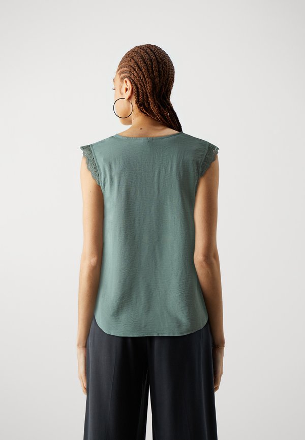 VMNANNA - Basic T-shirt - laurel wreath3