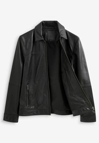 Schwarze Lederjacke mit glatter Textur, Reißverschluss und spitzem Kragen. Mit Seitentaschen und einem schlichten Design.