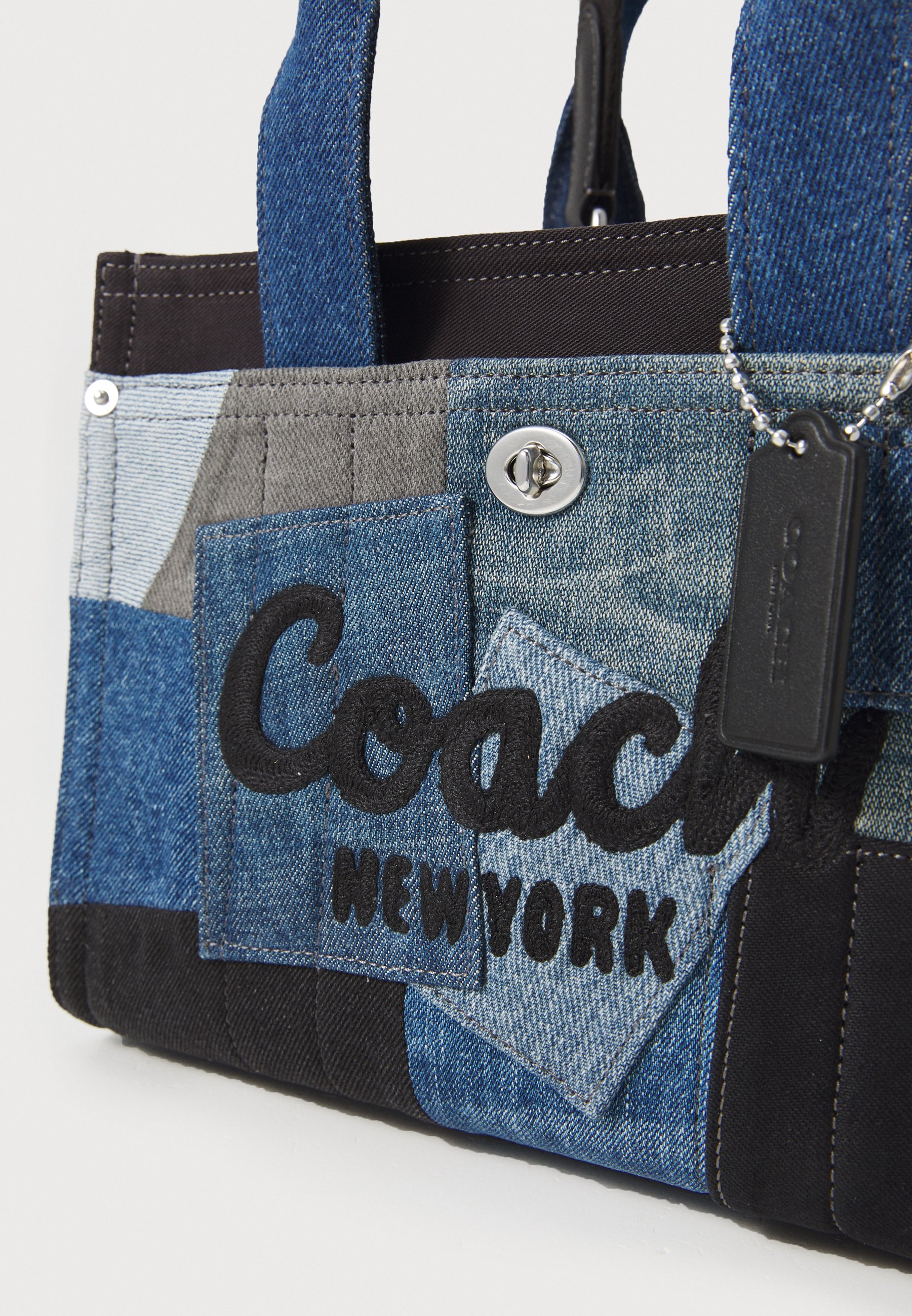COACH CARGO TOTE BAG 26 WITH PATCHWORK - Handbag - blue denim