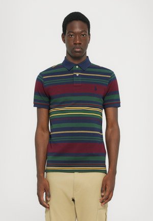Poloshirt mit horizontalen Streifen in Marineblau, Grün, Kastanienbraun und Gelb. Klassischer Kragen mit zwei Knöpfen und einem kleinen Logo auf der Brust.