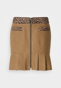 Brauner Wollrock mit einem gefältelten Saum, ausgestattet mit einem Leopardenmuster am Bund und Taschenakzenten, geschlossen mit einem zentralen Reißverschluss.