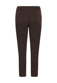 Pantalon marron foncé sur mesure vu de dos avec passants de ceinture, deux poches arrière fendues et coupe droite.