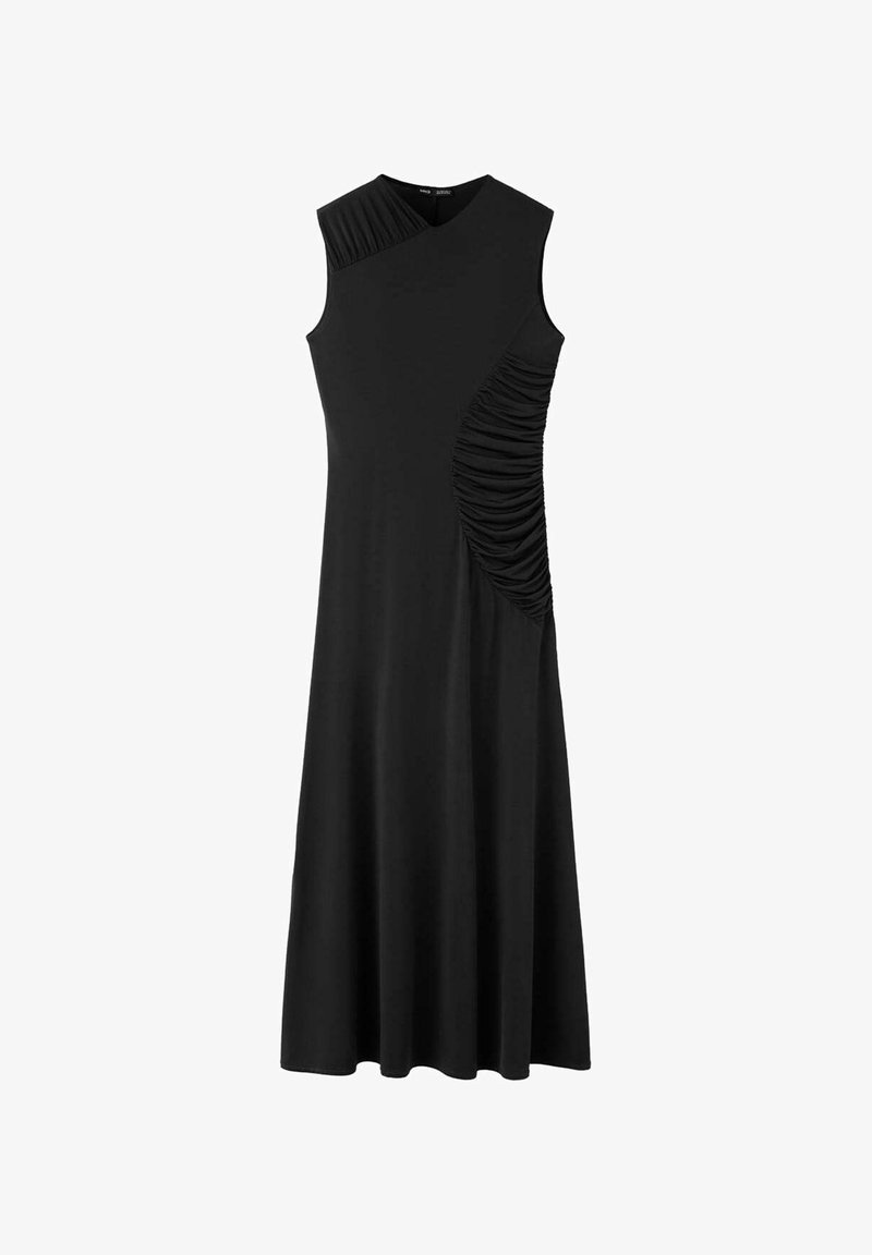 Robe midi noire sans manches avec encolure asymétrique et détails froncés rassemblés à l’épaule et sur le côté de la taille.