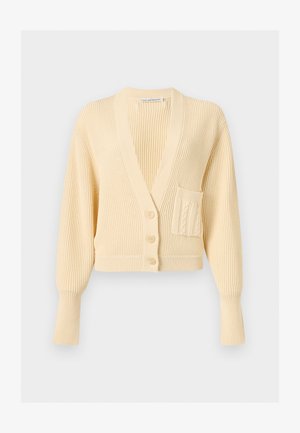 Krémový rebrovaný pletený kardigán s tromi gombíkmi, výstrihom do V, dlhými rukávmi a textúrovanou náprsnou vreckou na ľavej strane.