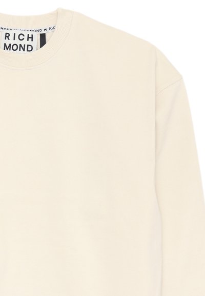 Felpa in cotone crema con colletto girocollo a costine, texture sottile e etichetta con marchio sul colletto. Nessun motivo o accentuazione presente.