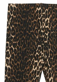 Leggingi s uzorkom leopard print sa mekim, teksturiranim materijalom u nijansama smeđe i crne boje, s elastičnom waistbandom i prilagođenim dizajnom.