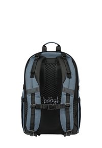 Batoh s designem z modré a černé tkaniny, vybavený síťovanou oporou zad, nastavitelnými popruhy a předním sponou pro bezpečné uzavření.