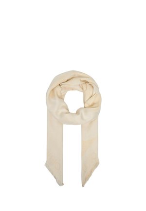 Sciarpa in tessuto morbido color crema piegata a cappio con estremità sfrangiate che pendono su sfondo bianco.