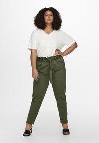 ONLY Carmakoma Nadrágok - kalamata