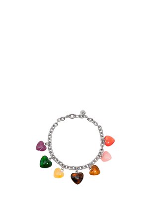 Srebrna verižica z obeski v obliki srca v sedmih barvah: vijolični, zeleni, rumeni, temno rjavi, oranžni, roza in rdeči.
