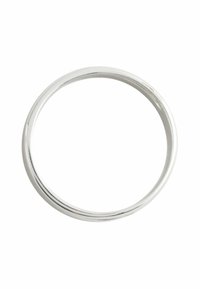Sølvmetalring med en glat, poleret overflade. Cirkulær form med ensartet tykkelse, uden yderligere udsmykninger.