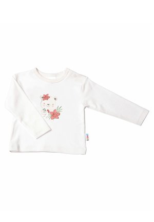 Weißes Langarmhemd aus Baumwolle mit einem Bärenmotiv, das von pinken Blumen und grünen Blättern umgeben ist, mit Druckknopfverschluss an der Schulter.