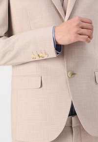 Isaac Dewhirst NOTCH SUIT THREE PIECE SLIM - Κοστούμι - mini pink