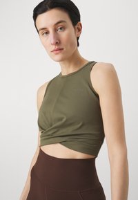 Björn Borg STUDIO CROSS TANK - Top - olive night
