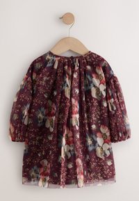 Ziedu kleita dziļi bordo caurspīdīgā audumā ar pūkainām piedurknēm, savāktu kakla izgriezumu un krāsainu ziedu rakstu kombināciju.