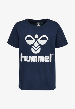 Navyblå bomulds T-shirt med et stort hvidt Hummel-logo og et stiliseret bi-design. Korte ærmer og rund halsudskæring.