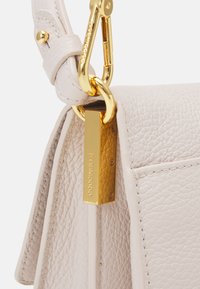 Coccinelle BINXIE - Borsa a mano - white