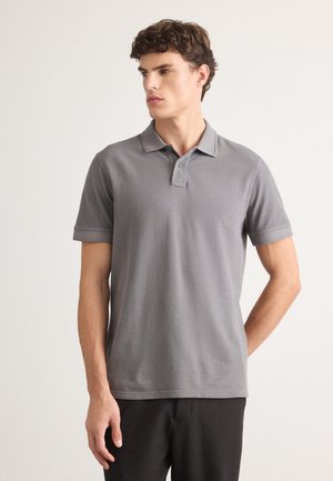 - Koszulka polo
