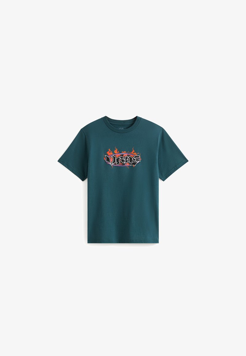 T-shirt en coton teal avec un col rond et des manches courtes, présentant un design graphique en flammes noires et orange sur le devant.