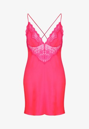 Leuchtend pinkes Satin-Nachthemd mit Spitzenbesatz an Brust und Saum, mit dünnen, sich kreuzenden Trägern am Rücken.