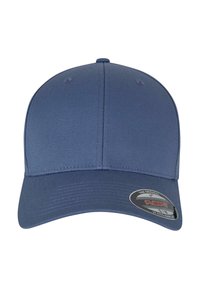 Cappellino da baseball blu navy con corona arrotondata, visiera curvata e tessuto testurizzato. Presenta un'etichetta FlexFit sul davanti.
