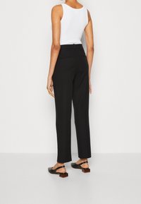 Calvin Klein Spodnie materiałowe