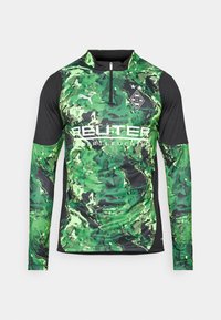 Langærmet træningsshirt med et grønt camouflage mønster, sorte detaljer, lynlås foran og logo i brysthøjde til brandidentifikation.