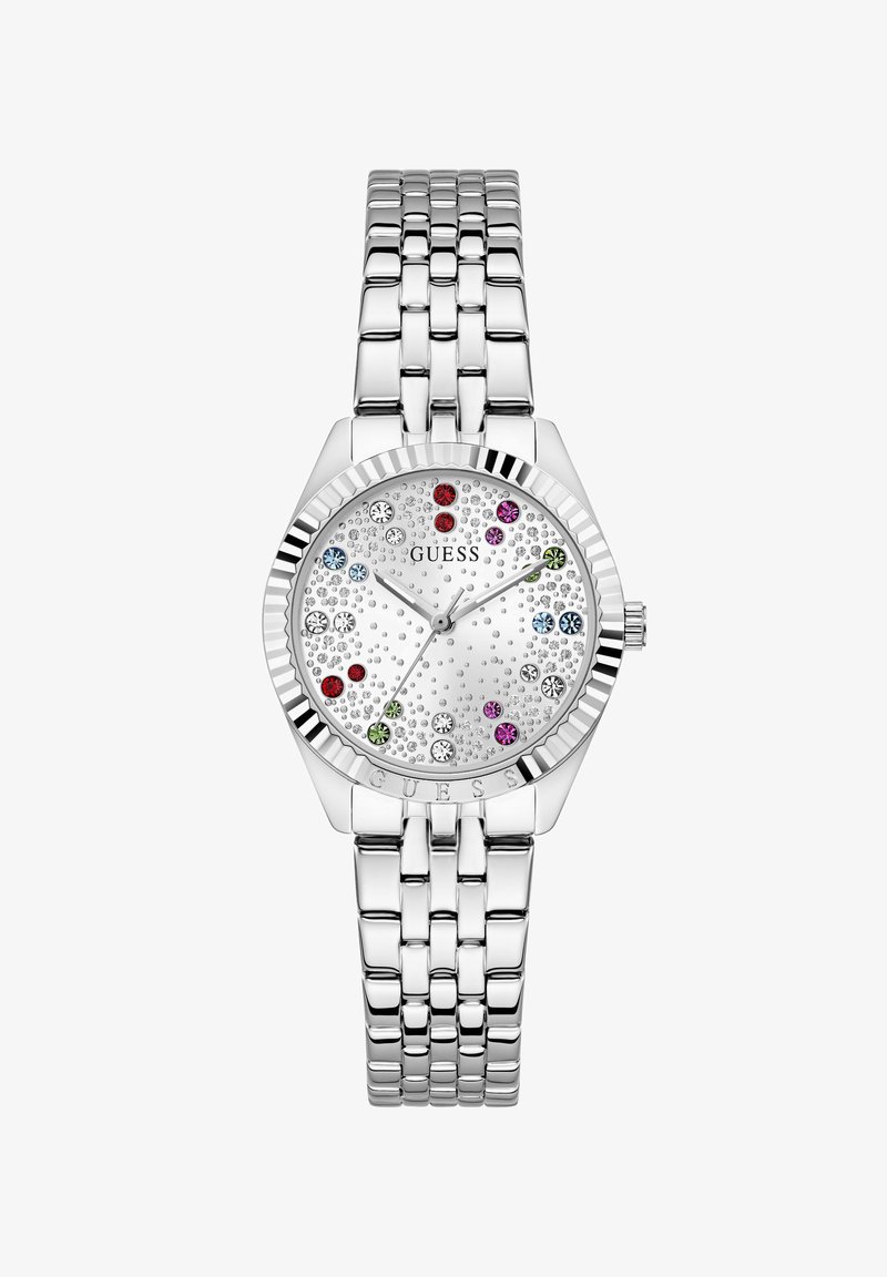 Ασημένιο μεταλλικό ρολόι Guess με πολύχρωμους κρυστάλλους δείκτες σε λευκό καντράν και μεταλλικό μπρασελέ.