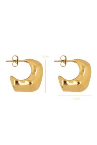 Guldtonede hoops øreringe med en blank finish, der har et buet design, måler 2 cm i højden og 1,7 cm i bredden.