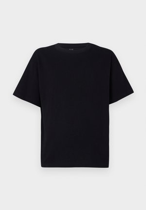 Svart t-skjorte med kort erm og rund hals. Laget av myk stoff, med en avslappet passform og ingen synlige mønstre eller detaljer.