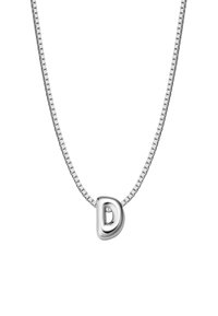 Srebrny naszyjnik z łańcuszka, z odważnym, wypolerowanym zawieszeniem w kształcie litery 'D', o gładkiej powierzchni i delikatnym zaokrągleniu.