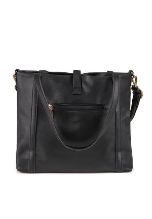 Sac fourre-tout en cuir noir avec une finition texturée, doté d'une poche zippée à l'avant, de deux poignées supérieures et d'une bandoulière ajustable.