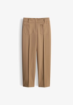 Braune, plissierte Hose mit glatter Textur, ausgestattet mit zwei Gesäßtaschen und einem elastischen Bund für Komfort. Maßgeschneiderter, gerader Schnitt.