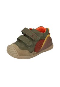 Scarpe per bambini in pelle verde oliva con dettagli in camoscio marrone, due fasce in velcro, interno arancione, suola in gomma texturizzata.