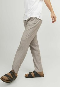 Jack & Jones JPSTACE BREEZE - Hlače - bungee cord