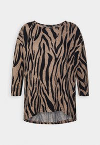 Brun långärmad topp med ett svart zebramönster. Har en rundad halsringning och en något rundad fåll. Mjuk, texturerad tyg.