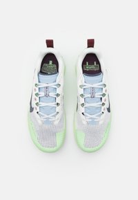 Nike Performance REACT WILDHORSE 8 - Scarpe da trail running - summit white/thunder blue/vapor green/light armory blue/dark team red