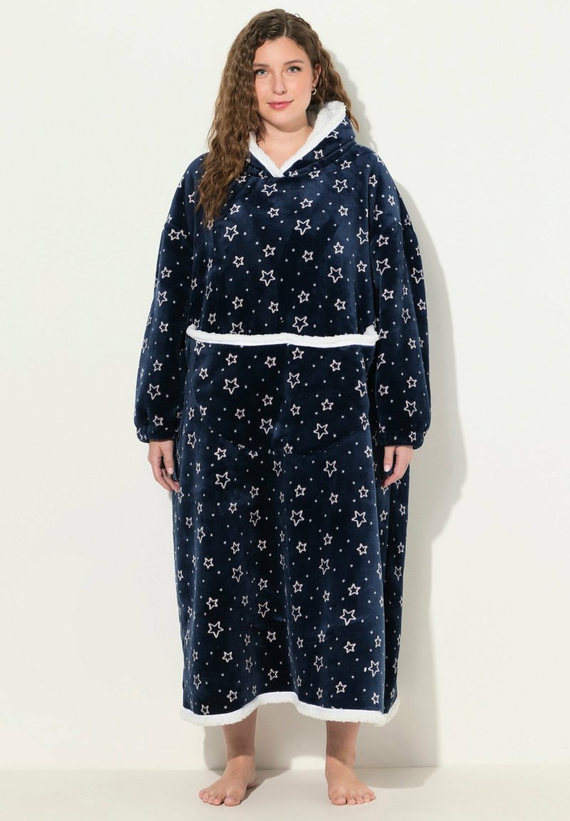 Robe con cappuccio di colore blu navy realizzata in morbida felpa, caratterizzata da un motivo a stelle bianche e rifiniture, con una vestibilità ampia e maniche lunghe.