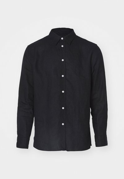 Μαύρο πουκάμισο με μακριά μανίκια σε λινό ύφασμα, με κλασικό γιακά και λευκά κουμπιά μπροστά, με λεία υφή και άνετη εφαρμογή.