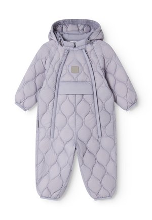 Combinaison de neige matelassée pour bébé violet clair avec capuche, manches longues, poignets élastiques et double fermeture éclair frontale pour un accès facile.