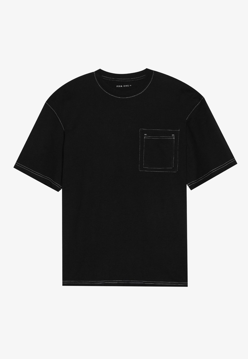 T-shirt en coton noir avec un col rond, des manches courtes et une poche avant. Présente des coutures blanches contrastantes le long des coutures.