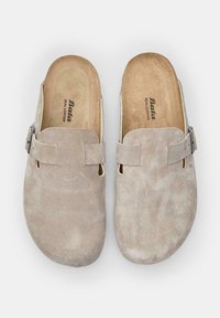 Bata Natikače - beige