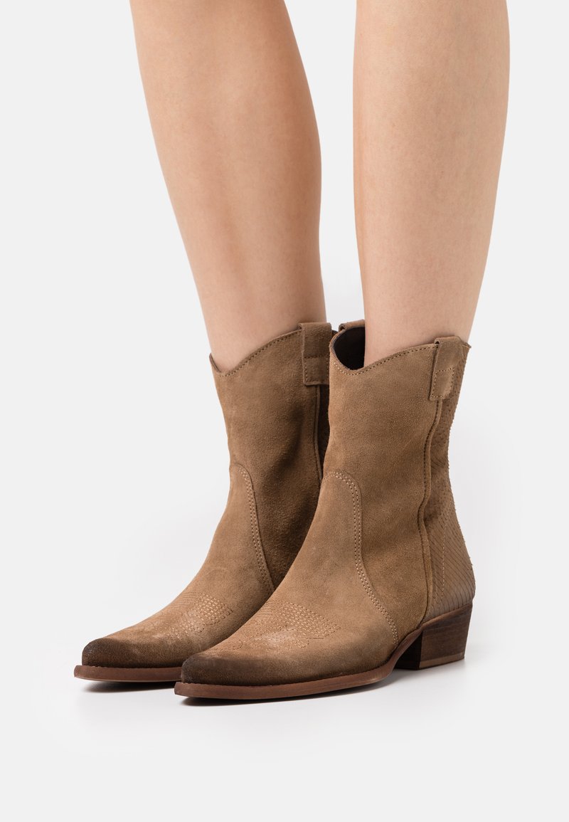 felmini falling in love