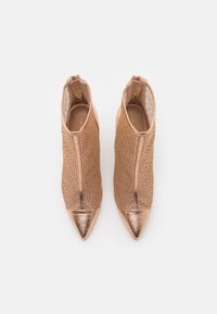 Even&Odd Ankelboots med høye hæler - gold